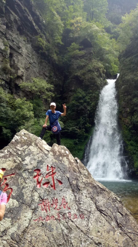 海岸岩崖的第一张照片--深圳认干亲服务网